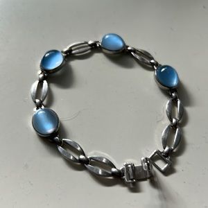Blue cat eyes stone bracelet